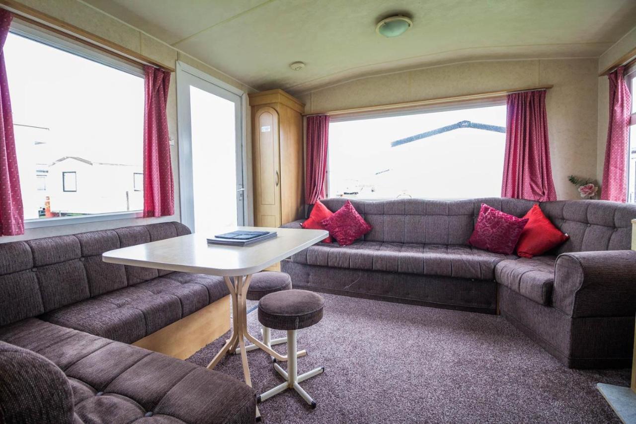Отель 6 Berth Caravan For Hire At Martello Beach Holiday Park In Essex Ref 29017Y Клактон-он-Си Экстерьер фото