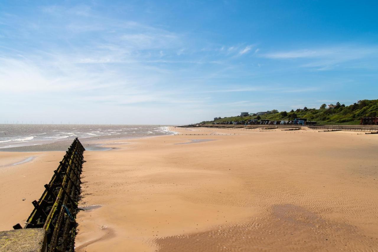 Отель 6 Berth Caravan For Hire At Martello Beach Holiday Park In Essex Ref 29017Y Клактон-он-Си Экстерьер фото
